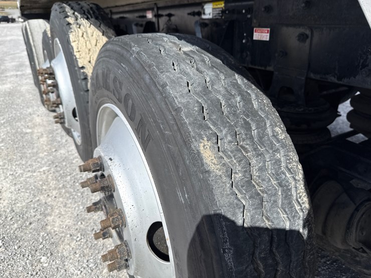 2017-mack-granite-gu713-image-18