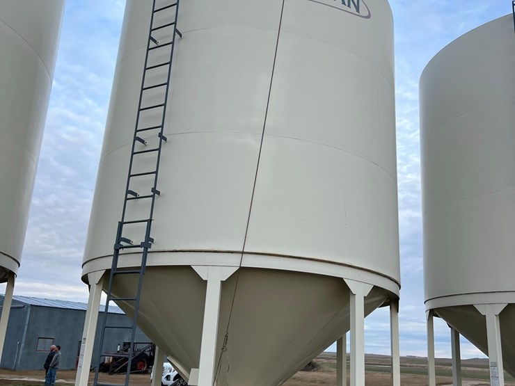 lot-45.-3,000-bu.-meridian-hopper-bin-image-5