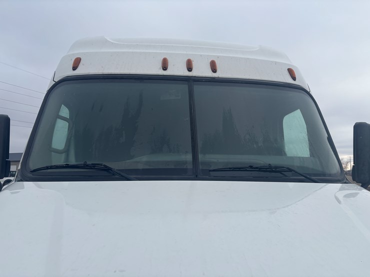 2016-freightliner-cascadia-113-image-19