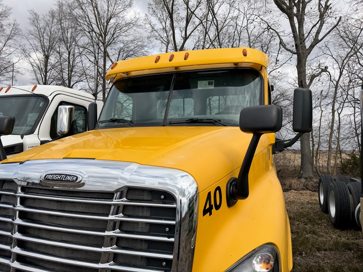 #40954-•-2016-freightliner-t/a-daycab-truck-tractor-3akjgedv4gsgw5933-image-32