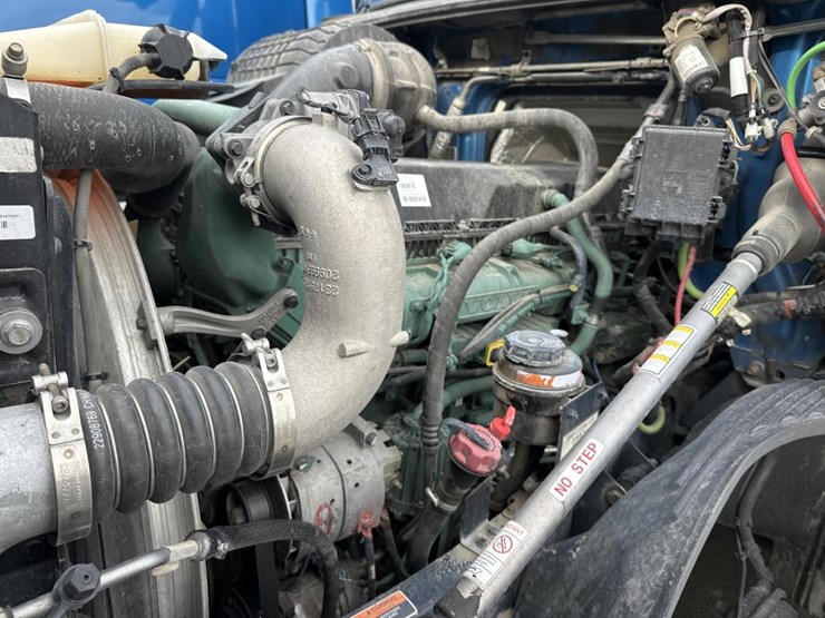 2022-volvo-10-image-28