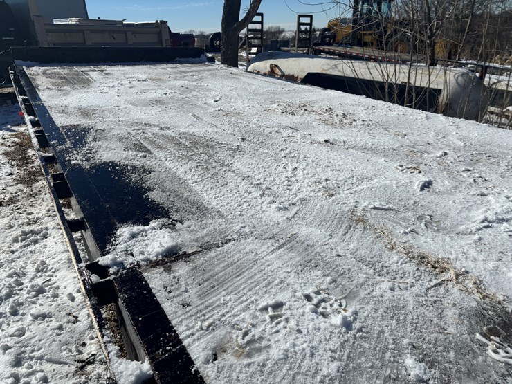 #2272-•-b-&-b-26'-equipment-trailer-image-39