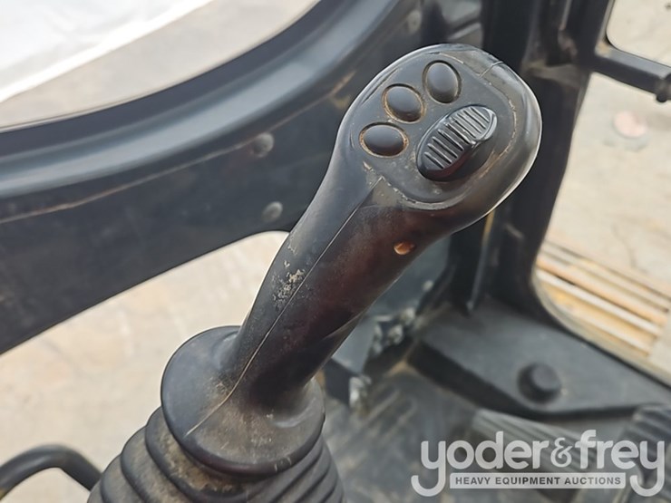 2019-komatsu-pc228us-lc-image-54