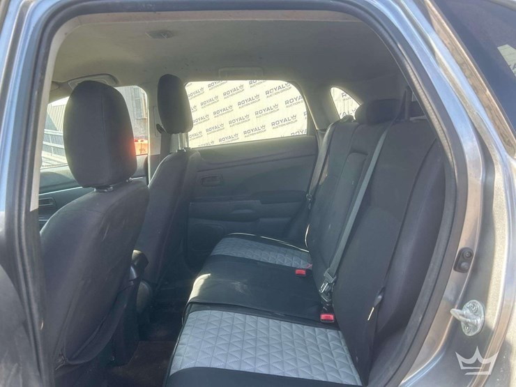 2014-mitsubishi-outlander-image-21