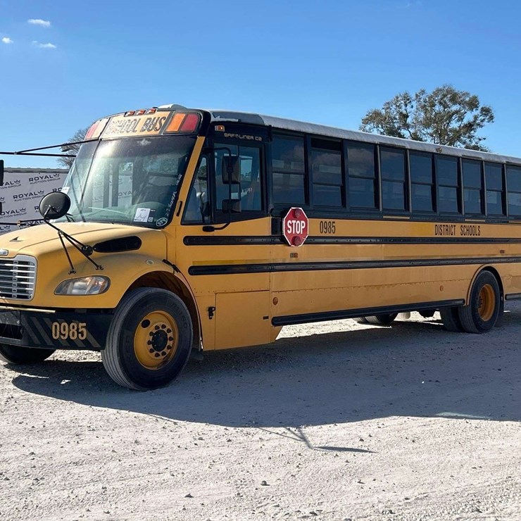 2011 FREIGHTLINER B2