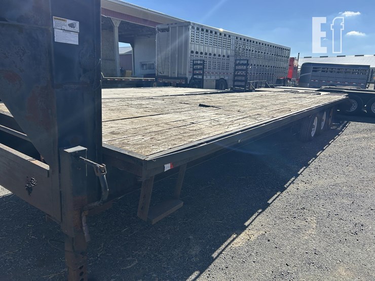 2007-trailerman-32-ft-tri-axle-image-2