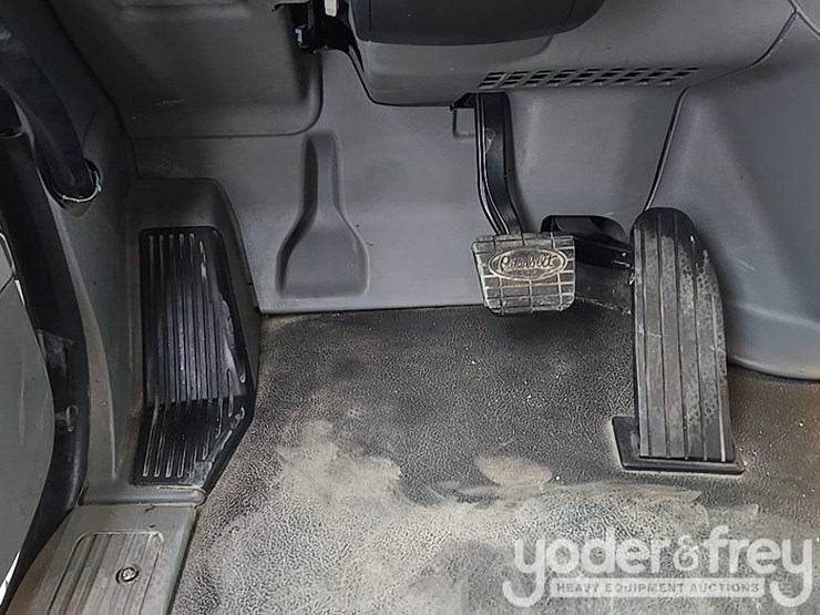 2019-peterbilt-579-image-95