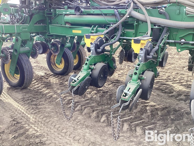 2022-john-deere-1775nt-image-17