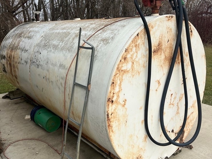 lot-20.-2,000-gallon-fuel-tank-with-electric-pump-image-6