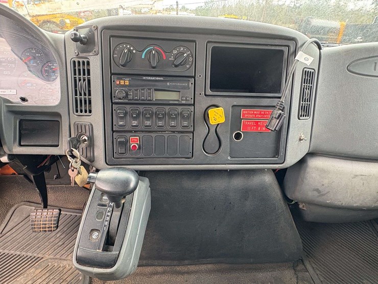 2004-international-durastar-4300-image-13