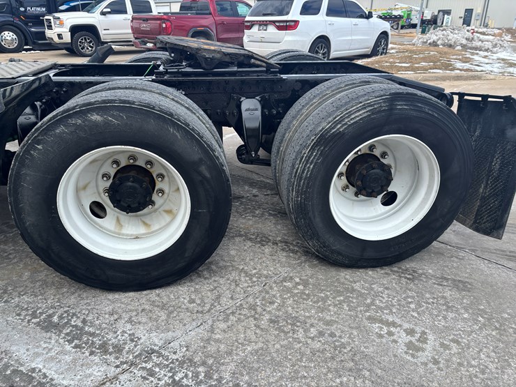 2018-freightliner-cascadia-126-image-69