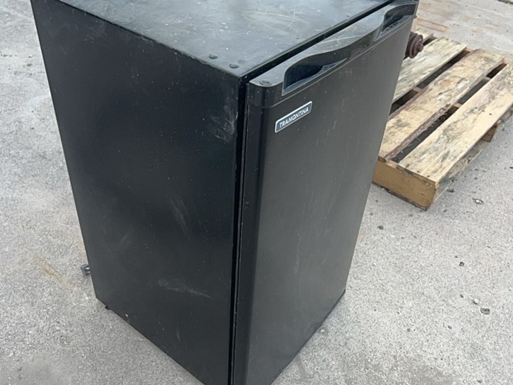 fridge-for-dorm-room,-dryer-shack,-shop,-etc.,-works-good-image-12