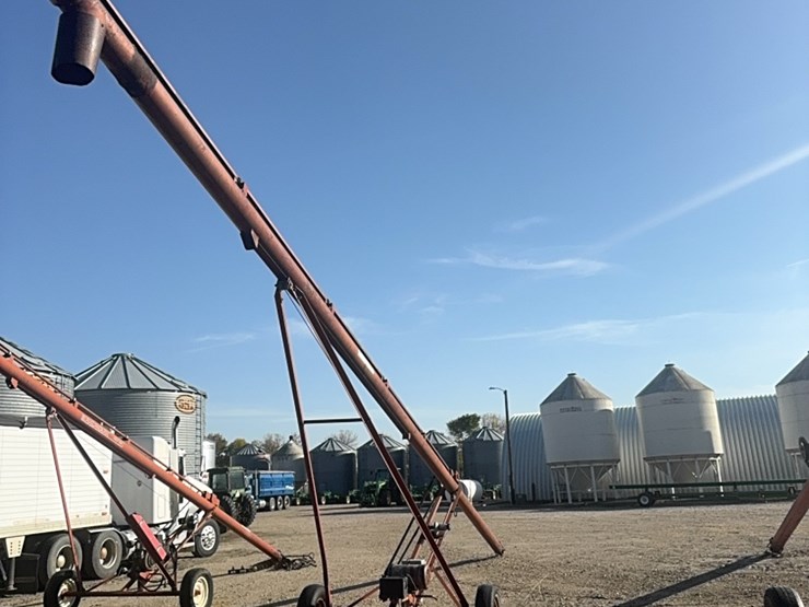 sakundiak-44’x7”-auger-w/10-hp-single-ph-220-baldor-electric-motor,-equipped-with-12-v-lift-￼-image-6