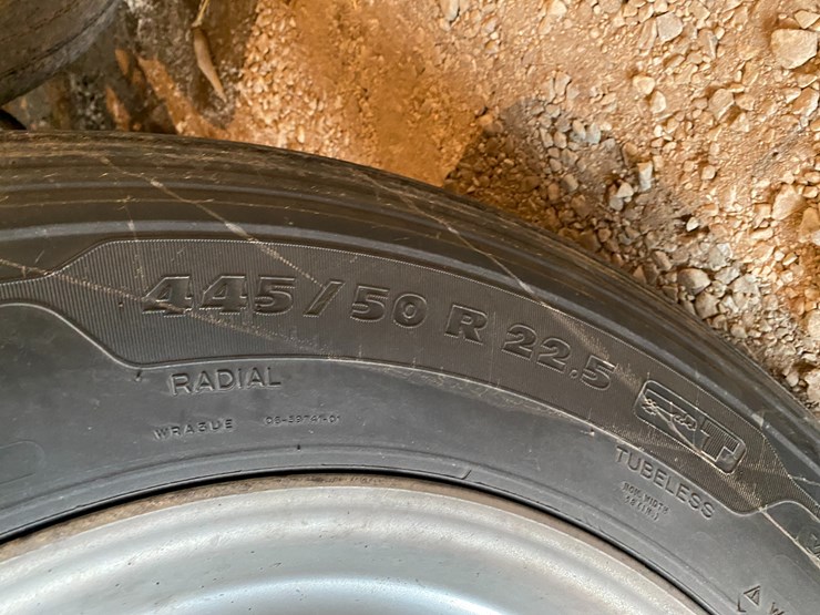 #310-•-2015-volvo-d13-tandem-axle-semi-rolled-over-(has-wi-title)-(algoma,-wi)-image-12