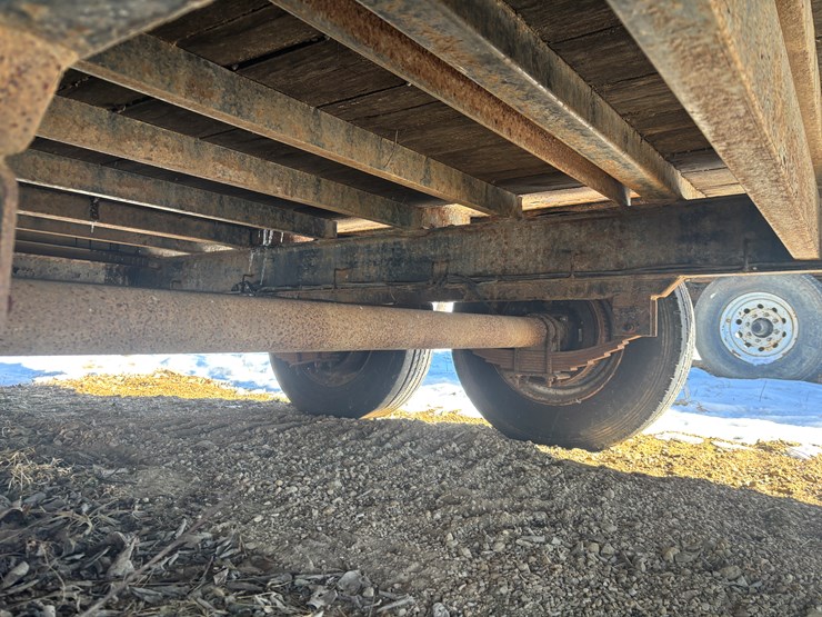 #2272-•-b-&-b-26'-equipment-trailer-image-34