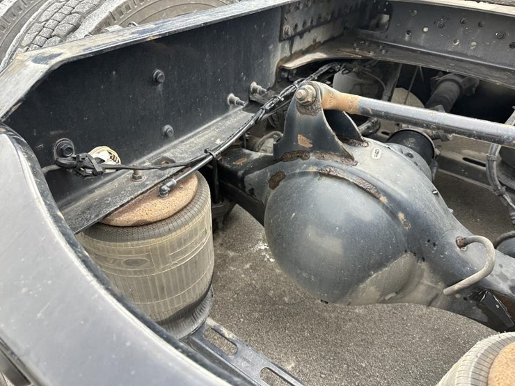 2019-volvo-10-image-37