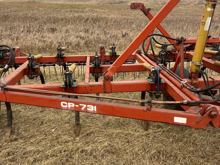 lot-49.-1981-33’-morris-magnum-model-cp-731-chisel-plow-w/3-bar-harrows,-well-maintained-unit,-super-clean-and-straight,-check-photos-image-15