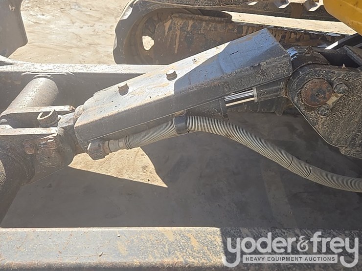 2020-deere-35g-image-41