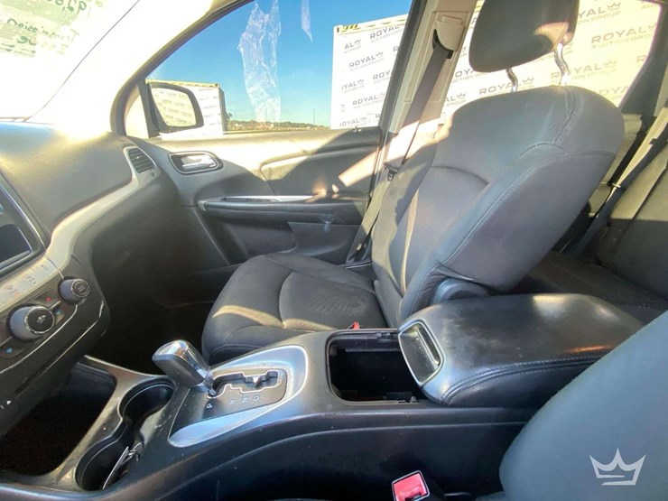 2015-dodge-journey-sxt-image-31