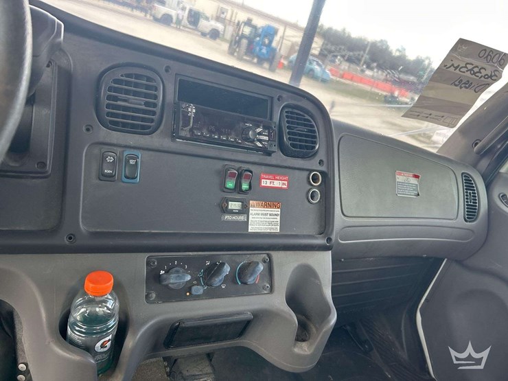 2020-freightliner-m2-106-image-15