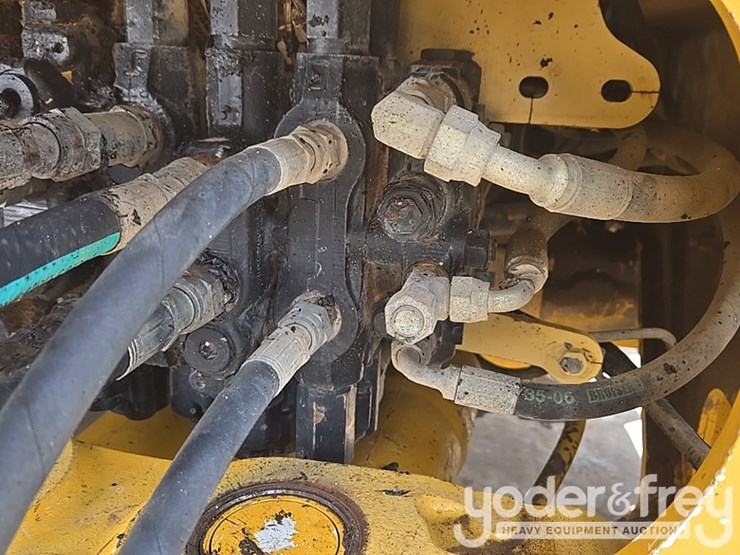 2010-deere-310sj-image-48