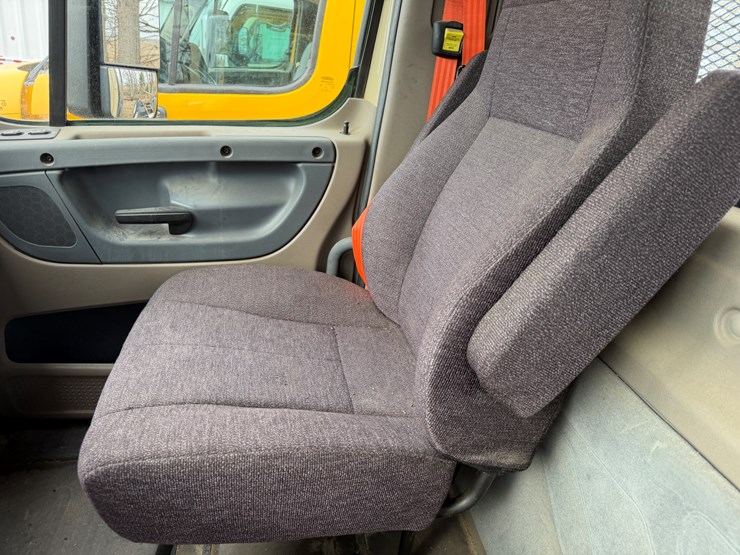 #40955-•-2016-freightliner-cascadia-t/a-daycab-truck-tractor-3akjged54gshn2294-image-62