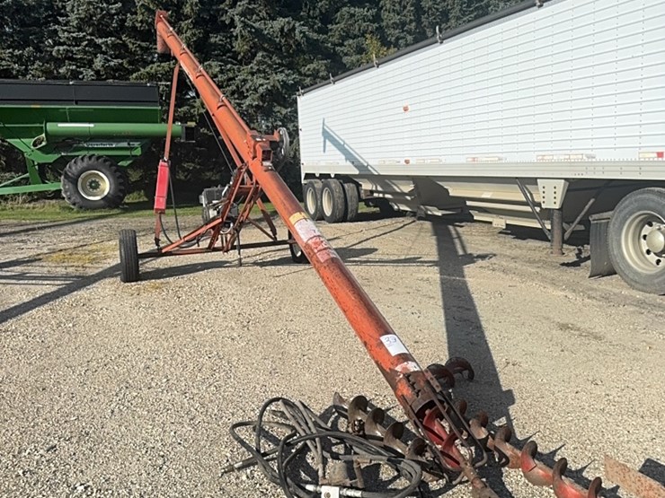 sakundiak-7–33-grain-auger-with-gas-engine-with-electric-start,-equipped-with-wheat-heart-drag-auger-image-2