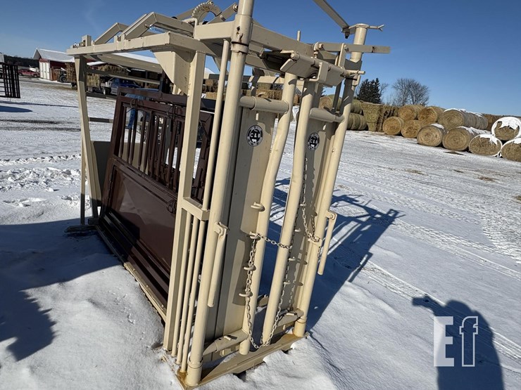 c&b-farm-+-outdoors-cattle-chute-10-image-3
