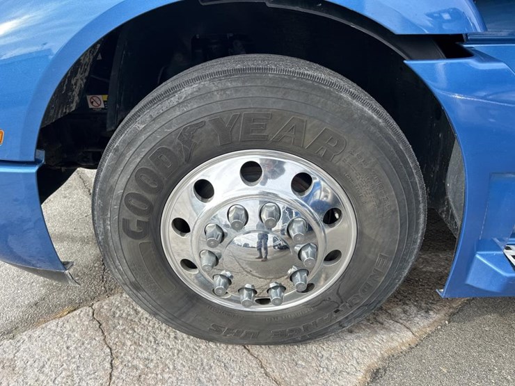 2019-volvo-10-image-54