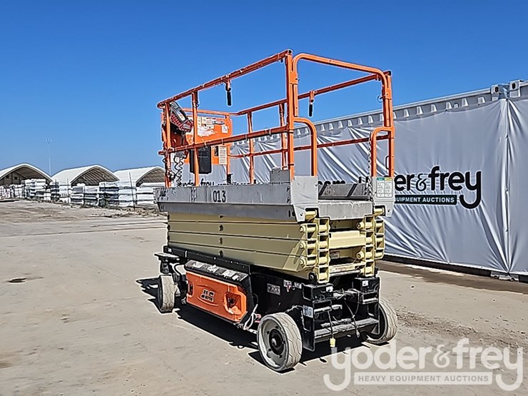 2022-jlg-3246es-image-3