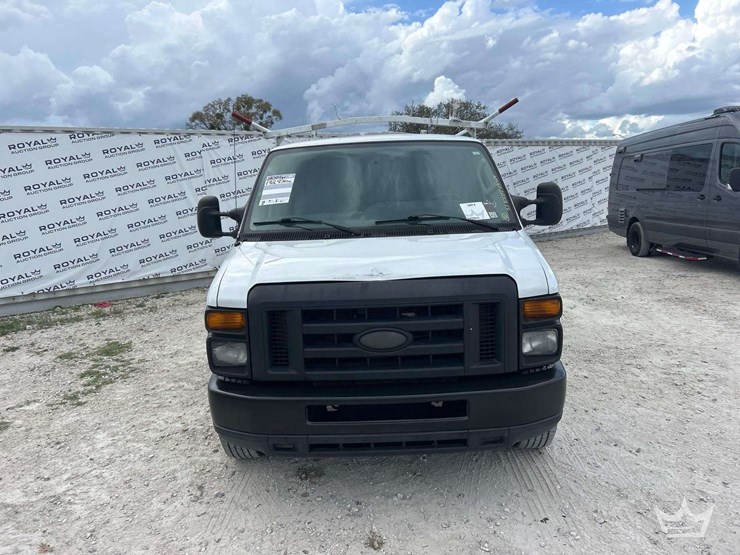 2014-ford-cargo-image-23