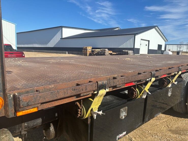 2005-sterling-lt8500-image-37