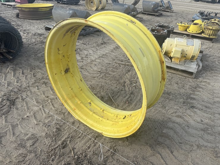 john-deere-rear-rim-38xwh14l-image-1
