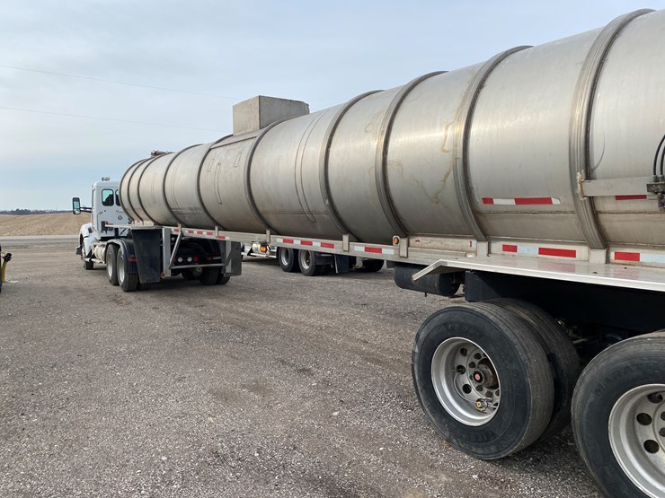 #500-•-2012-northern-8,500-gallon-semi-manure-tanker-(has-wi-title)-(waupun,-wi)-image-15