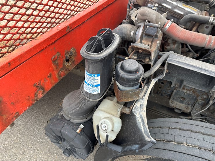 2015-isuzu-npr-xd-image-25