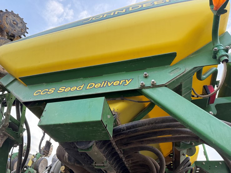 john-deere-1790-image-46