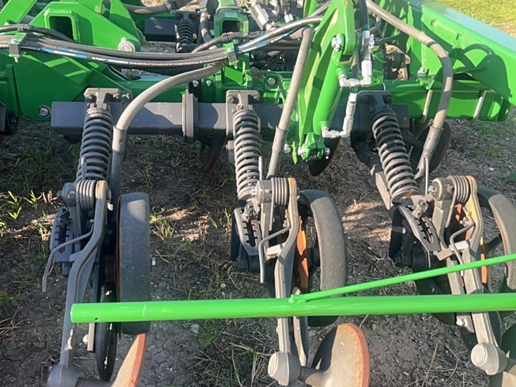 2018-john-deere-1910-image-184