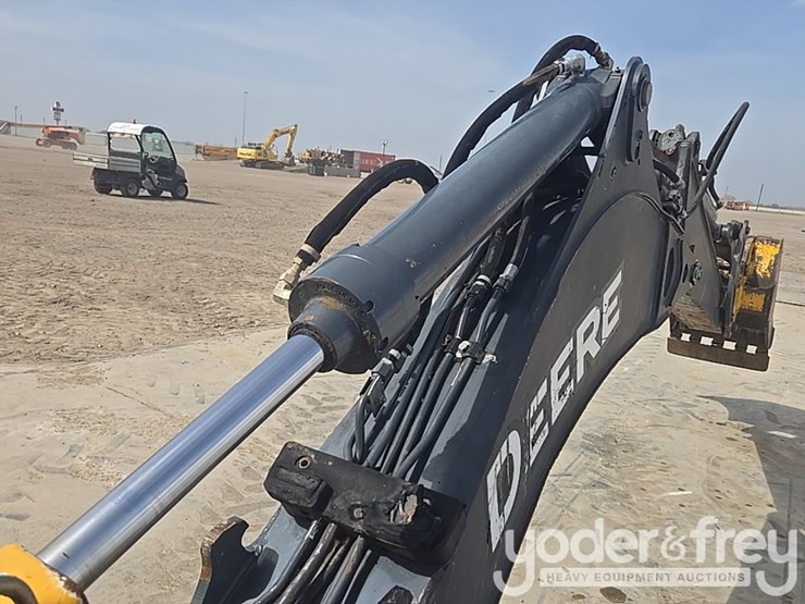 2014-deere-310k-ep-image-48