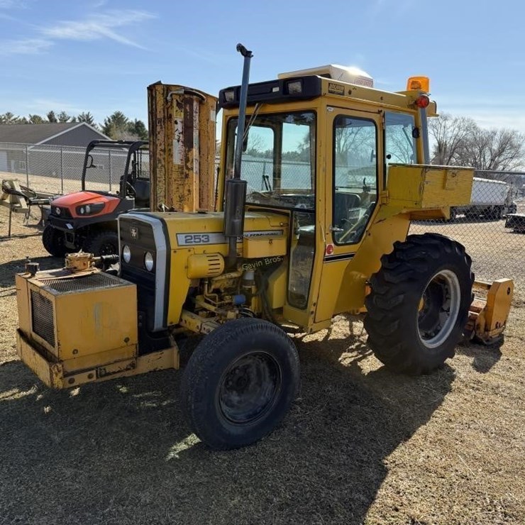MASSEY-FERGUSON 253