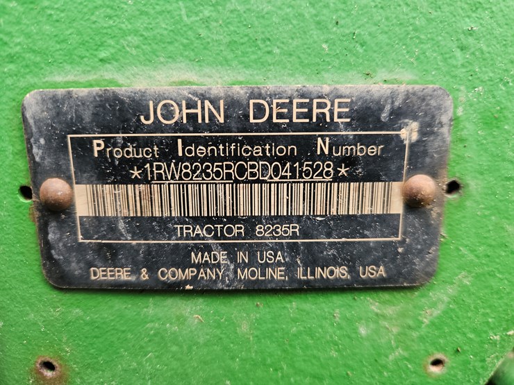 2011-john-deere-8235r-image-18