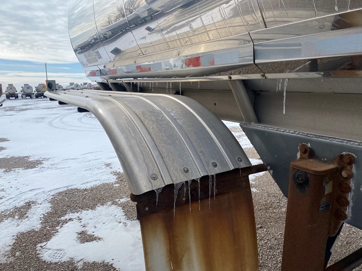 1990-walker-tanker-image-29