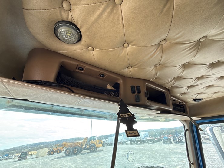 2017-mack-granite-gu713-image-47