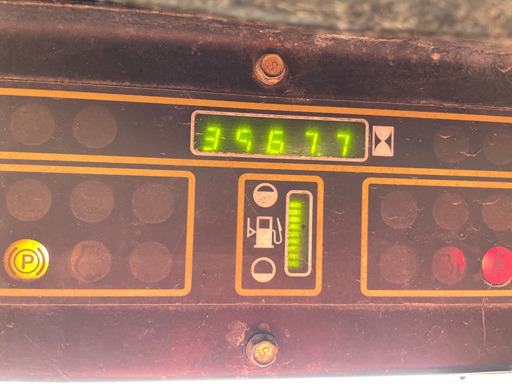 #1027-•-new-holland-lx985-skid-steer-image-17