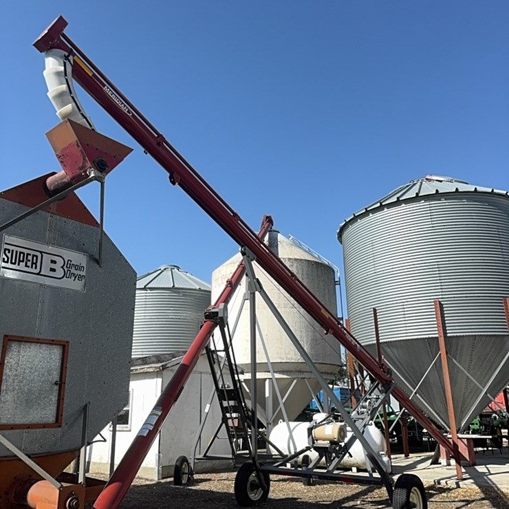 Meridian grain auger 8“ x 39‘, used little, like brand new, equipped with 220 single phase motor, 10 HP