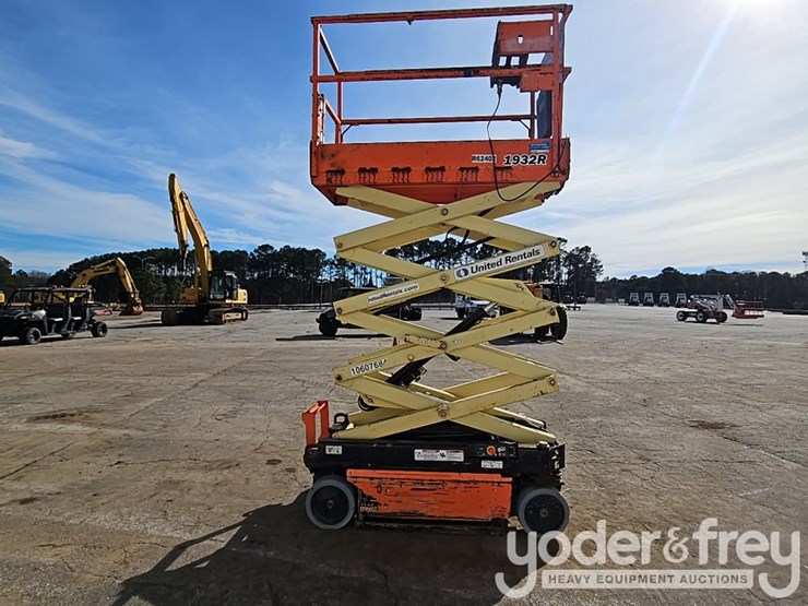 2017-jlg-1932r-image-20