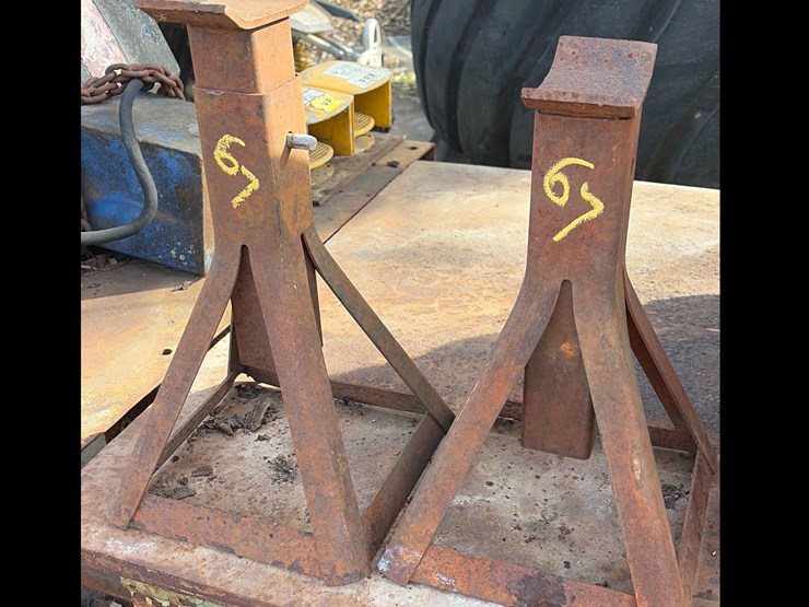 #67-•-pair-of-heavy-duty-jack-stands-image-1