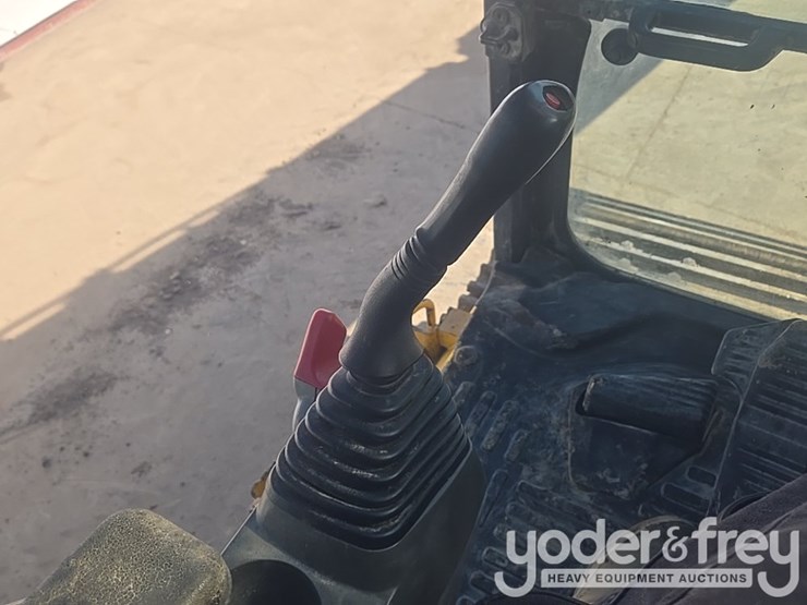 2013-komatsu-pc490-lc-10-image-74