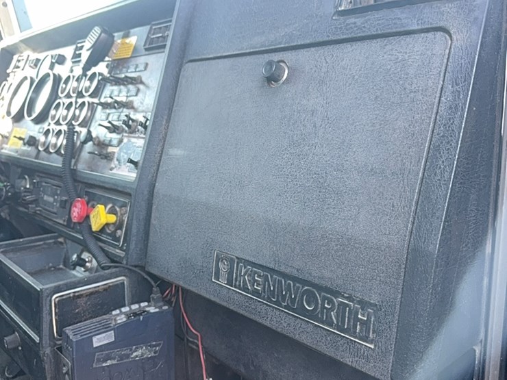 1990-kenworth-t600-image-176