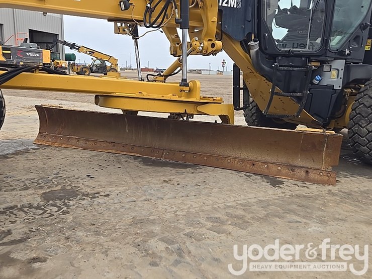 2015-caterpillar-12m3-image-9