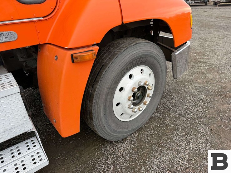 1993-freightliner-fld112-image-36